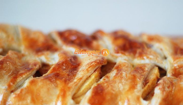 Пирог слоеная косичка с яблоками