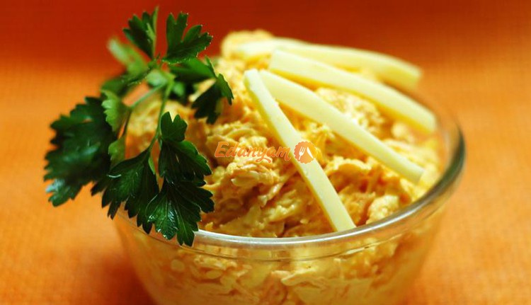 Салат из моркови с сыром и чесноком