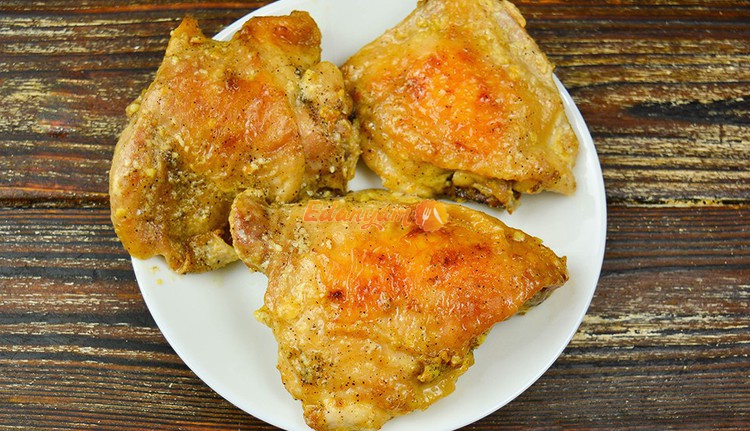 Запеченные куриные бедра