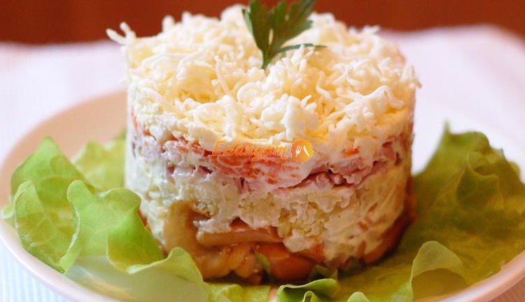 Салат с курицей и грибами
