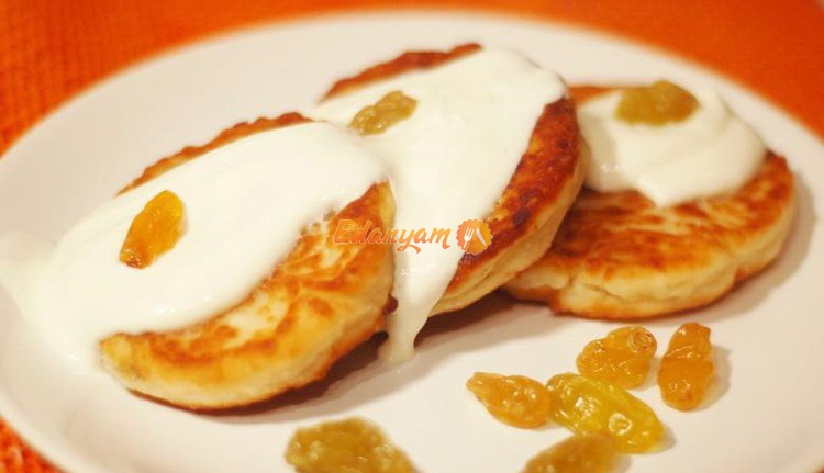 Сырники из творога с изюмом