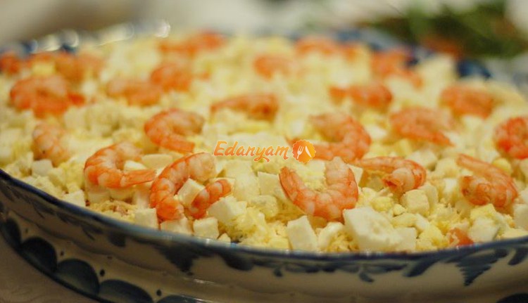 Салат с крабовыми палочками и грибами